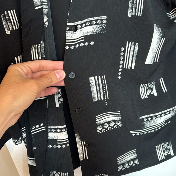 Black and White Button Down Blouse with Tank Top Liner Attached Size M - Picture 4 of 7